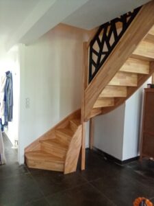 Escalier quart-tournant en hévéa avec garde-corps Éclipse à Béthune